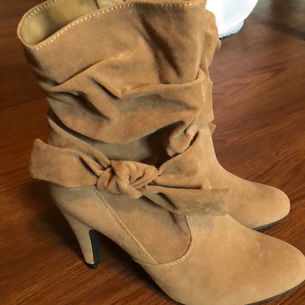 Never worn suede boots